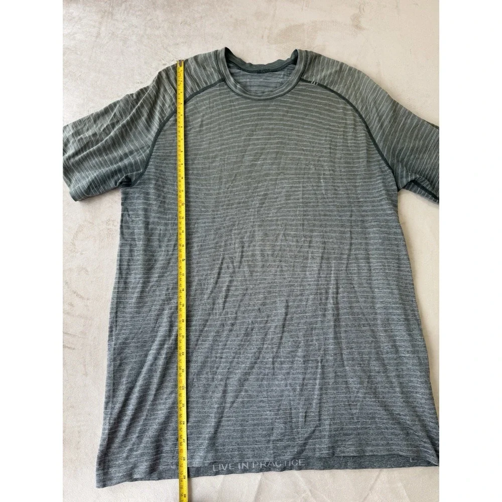 Lululemon Metal Vent Tech Performance Shirt Striped Top U3 Gray Ombre Men's Sz L